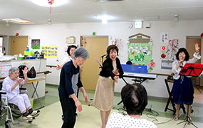 グループホームけやき 音楽鑑賞